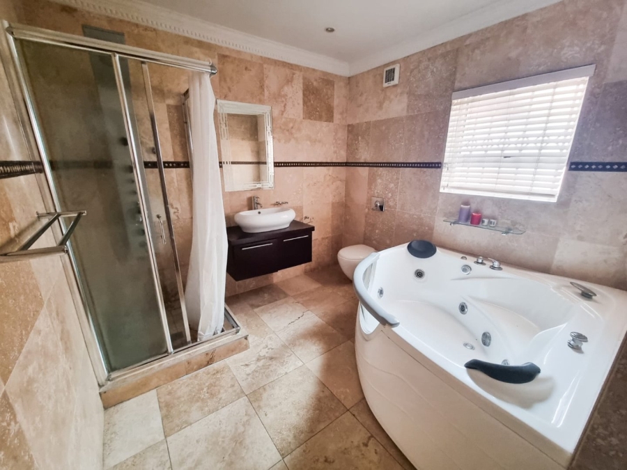 4 Bedroom Property for Sale in Turf Hall Estate Western Cape